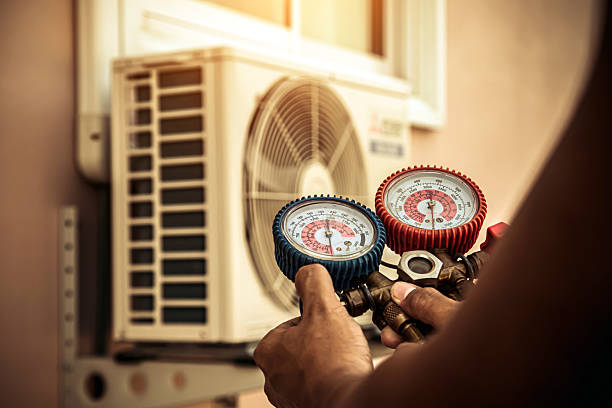 Professional Hvac technician working in Copiague, NY